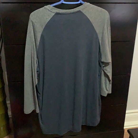 3/4 sleeve Yankees baseball shirt. Size Large. - Picture 2 of 3